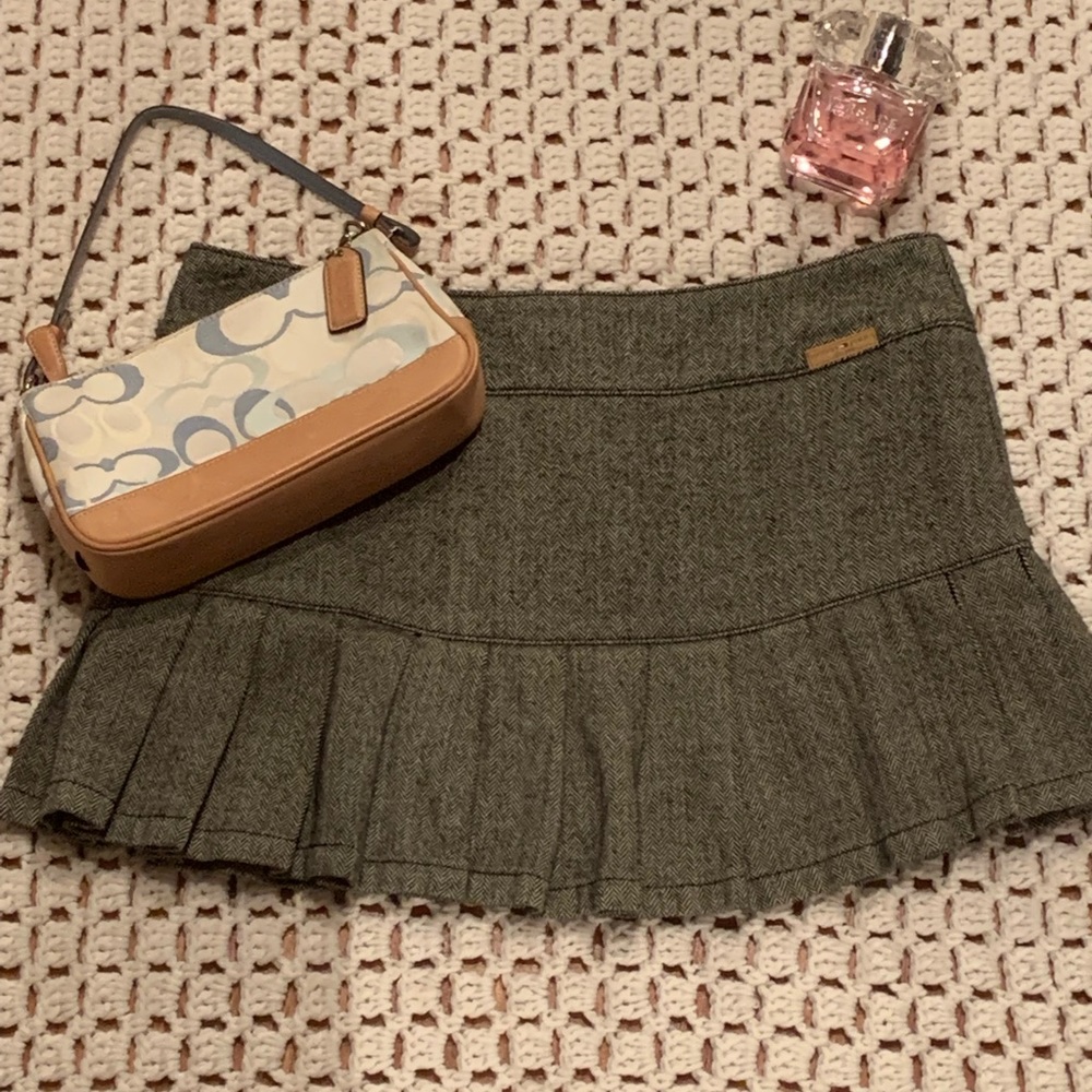 Tommy Jeans pleated skirt.  7 juniors. Warm grey.